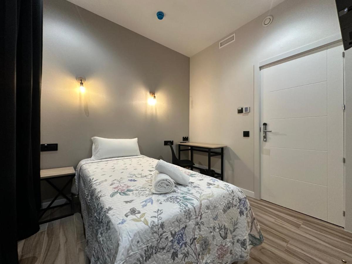 Cc Opera Suites Madrid Bagian luar foto