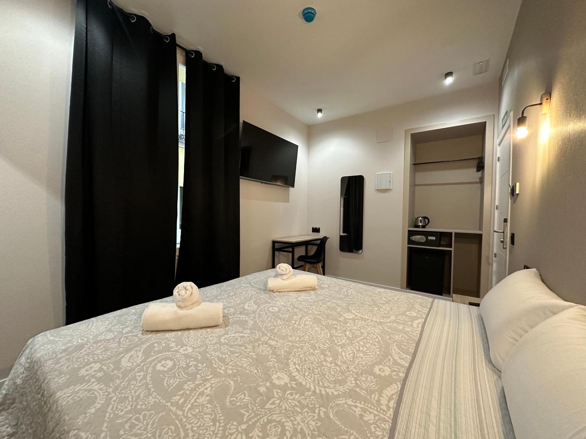 Cc Opera Suites Madrid Bagian luar foto