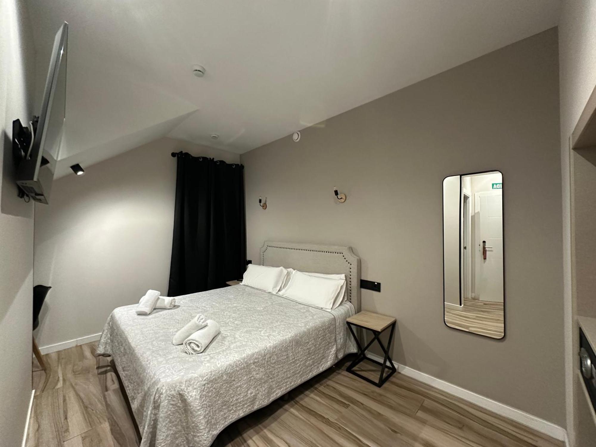 Cc Opera Suites Madrid Bagian luar foto