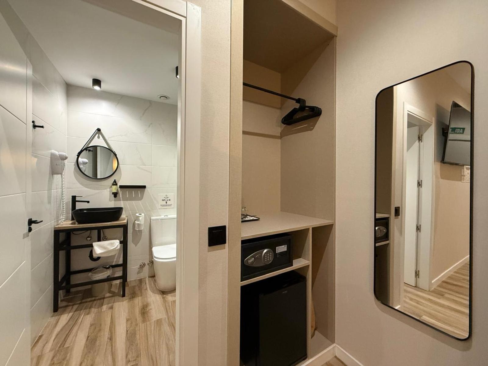 Cc Opera Suites Madrid Bagian luar foto