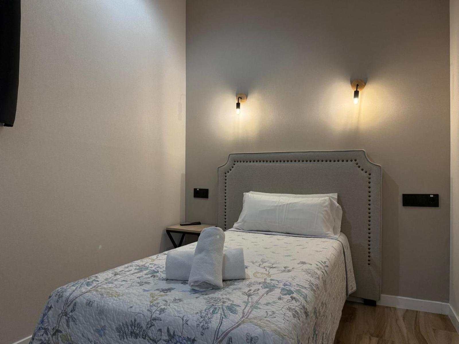 Cc Opera Suites Madrid Bagian luar foto