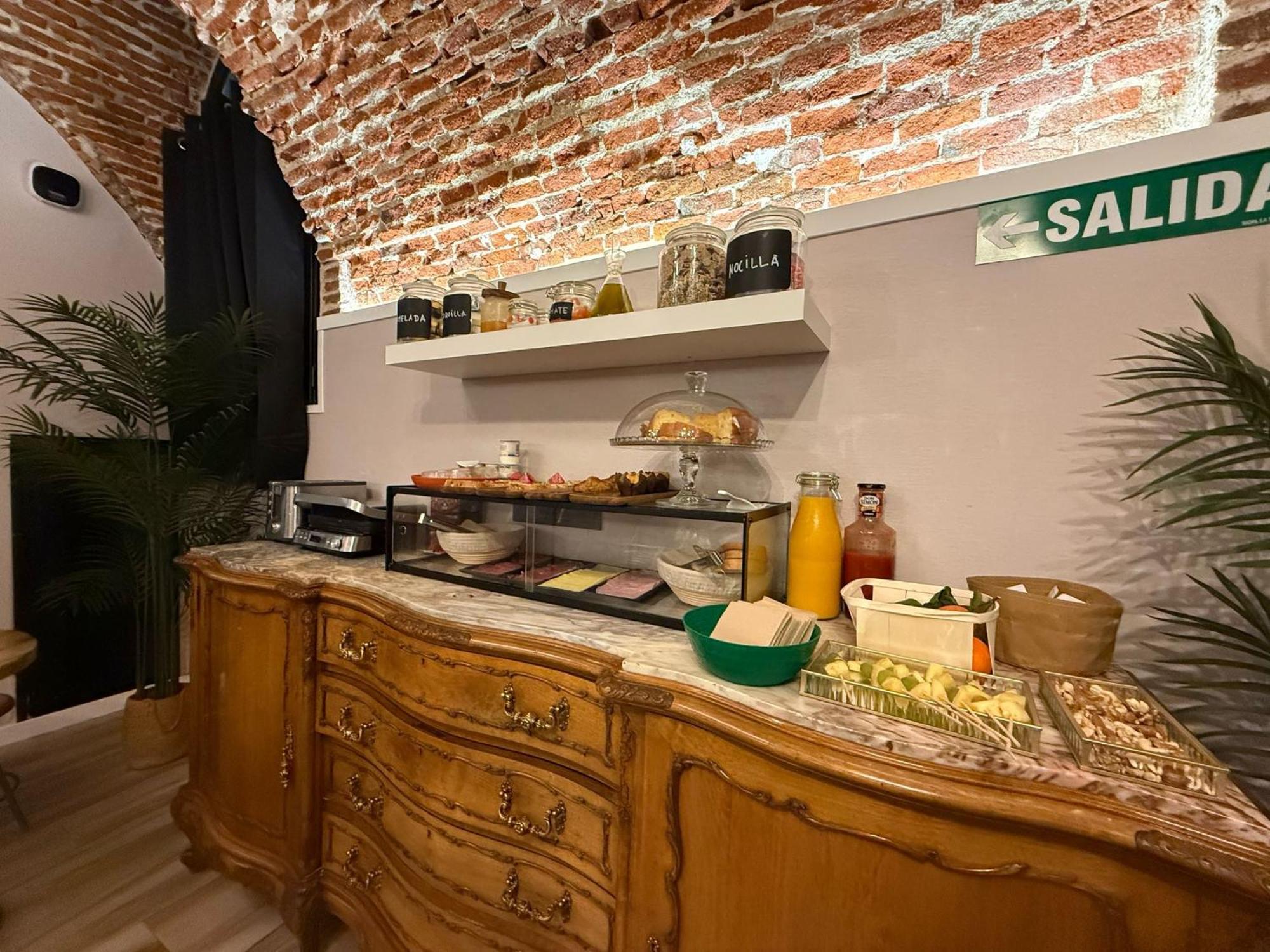 Cc Opera Suites Madrid Bagian luar foto