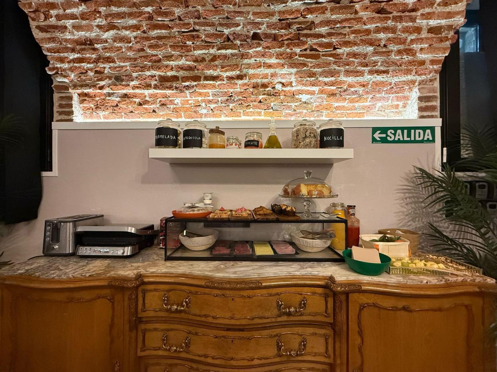 Cc Opera Suites Madrid Bagian luar foto